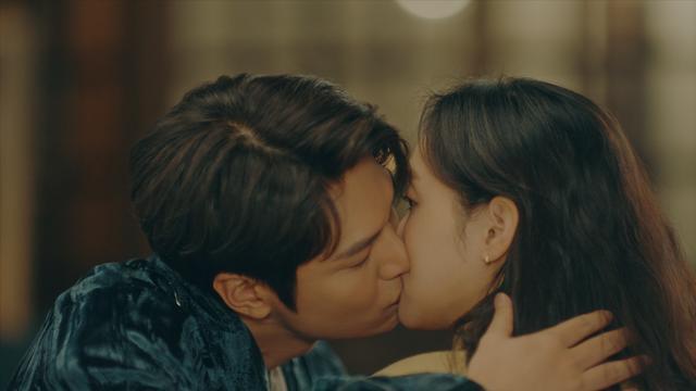 最新吻戲心動(dòng)瞬間，甜蜜愛情誓言的每一吻！