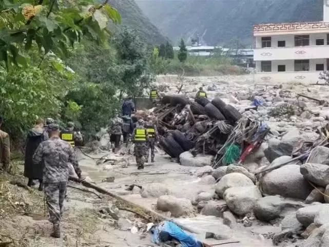 ??紅蟲(chóng)災(zāi)害來(lái)襲，守護(hù)家園，行動(dòng)刻不容緩！