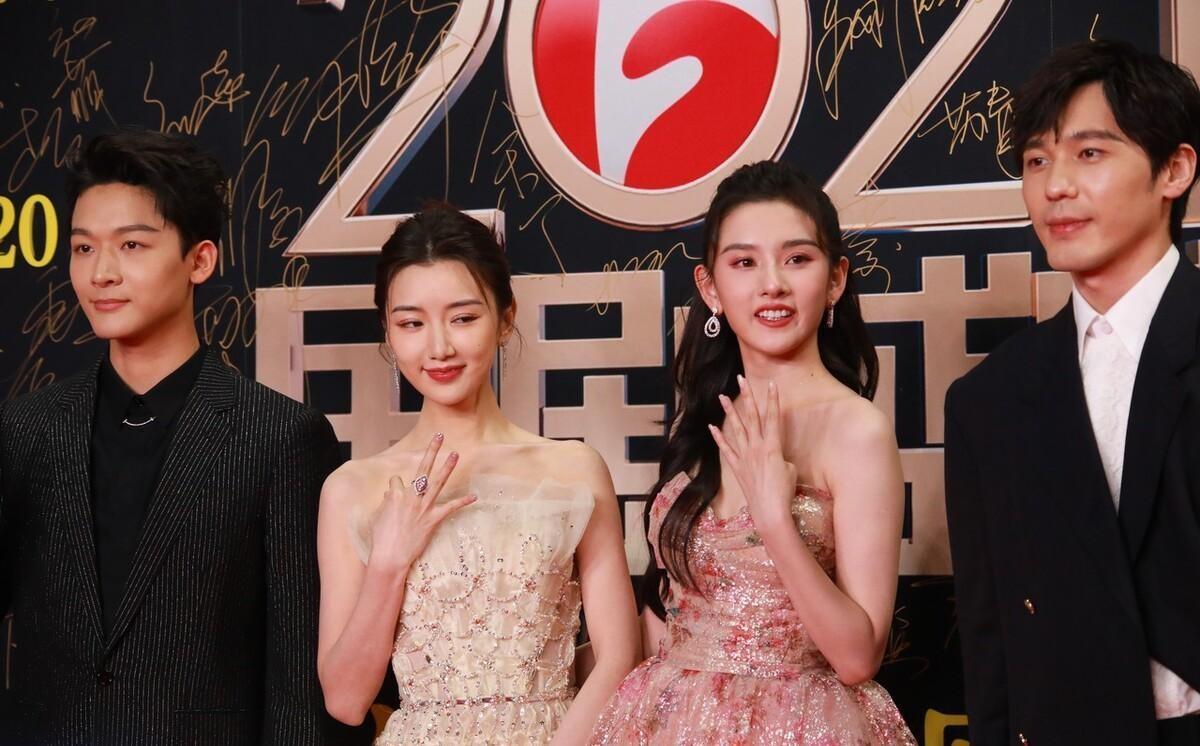從陰影走向星光，自信力量引領(lǐng)下的黑皮膚女明星成長之路