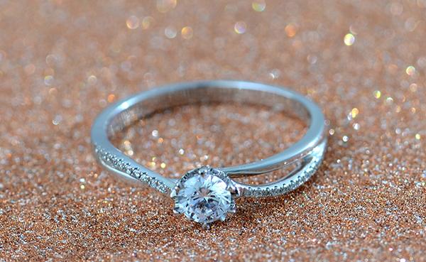 小巷深處的珠寶秘境之旅，探尋結(jié)婚鉆戒的價格