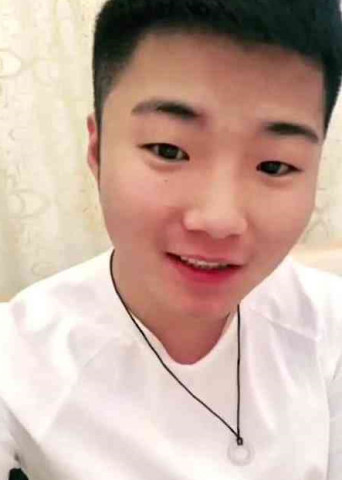 白小白最新時尚活力照片曝光，捕捉魅力瞬間