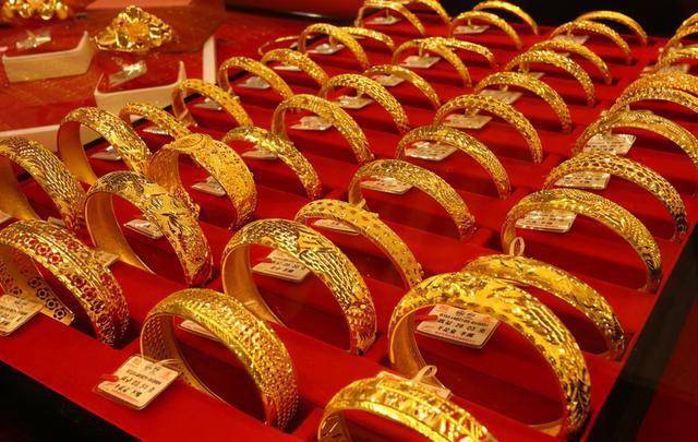 最新黃金回收價(jià)格老鳳祥，科技重塑黃金價(jià)值，引領(lǐng)未來(lái)生活體驗(yàn)