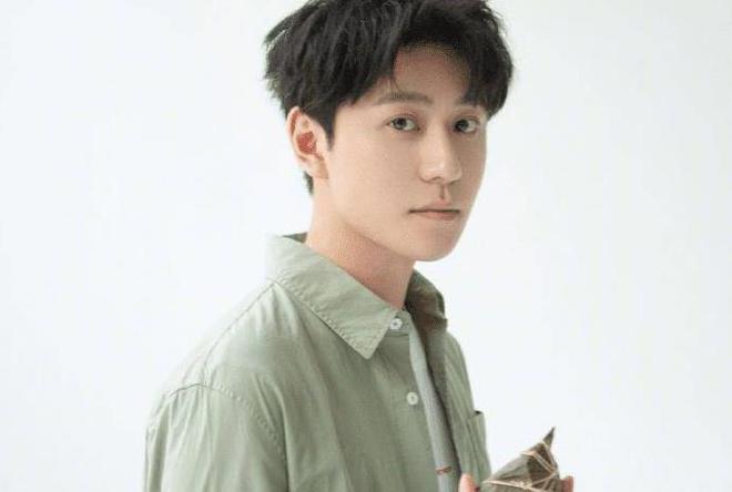 秦俊杰最新戀情曝光，情感新動(dòng)向揭秘！